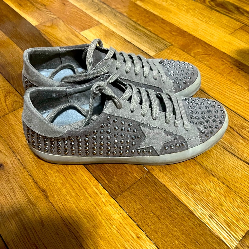 SHU SHOP SNEAKERS